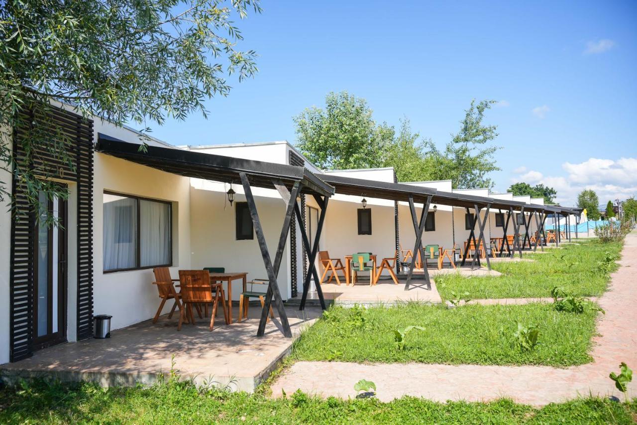Bungalowuri "Doi Cocosi " Villa โฮเรซู ภายนอก รูปภาพ