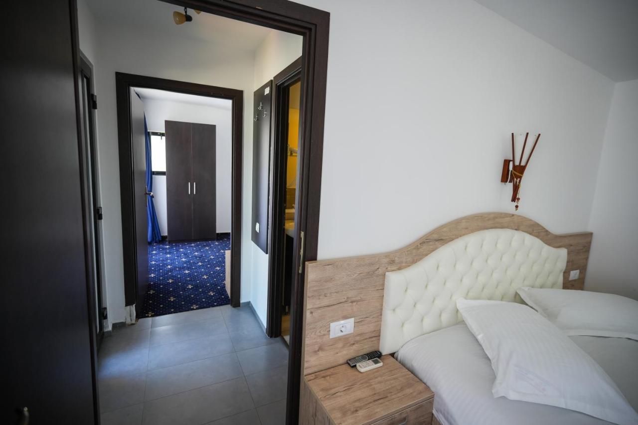 Bungalowuri "Doi Cocosi " Villa โฮเรซู ภายนอก รูปภาพ