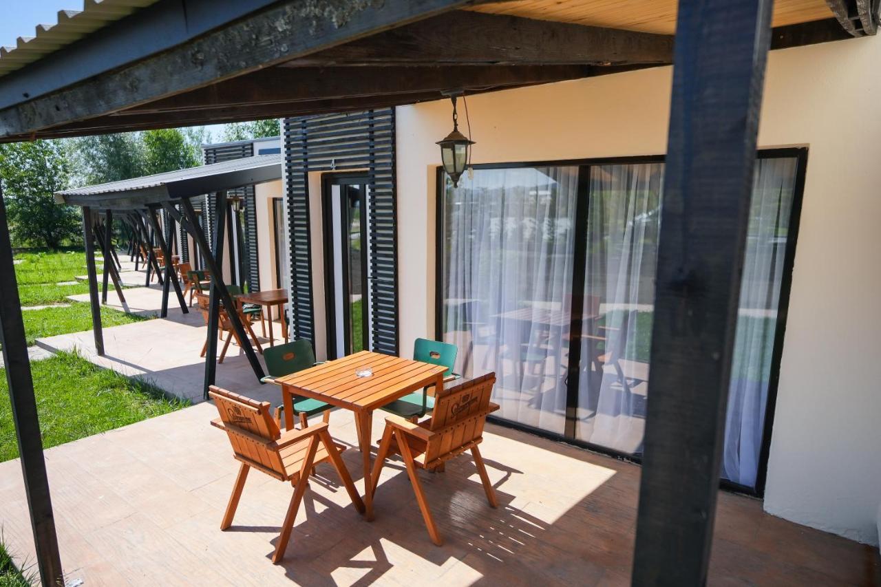 Bungalowuri "Doi Cocosi " Villa โฮเรซู ภายนอก รูปภาพ
