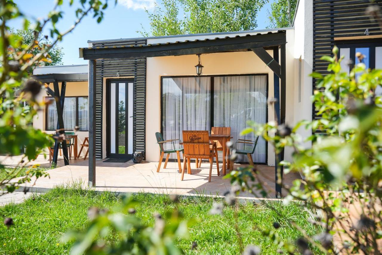 Bungalowuri "Doi Cocosi " Villa โฮเรซู ภายนอก รูปภาพ