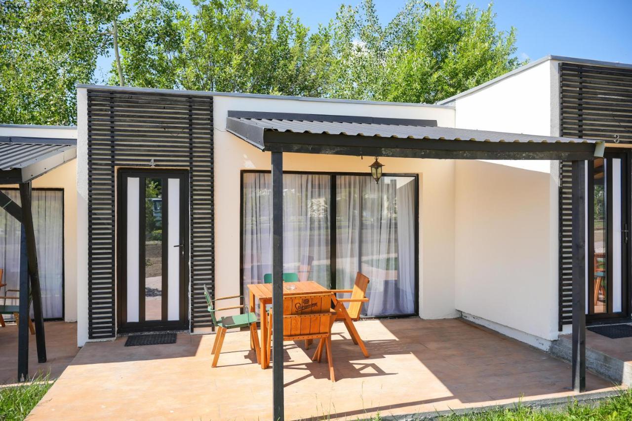 Bungalowuri "Doi Cocosi " Villa โฮเรซู ภายนอก รูปภาพ